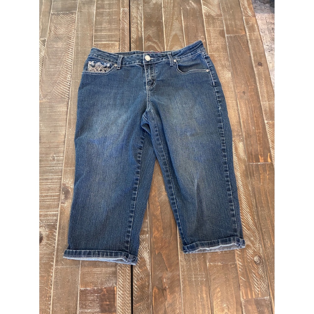One 5 One Womens Embroidered Rhinestone Denim Capri Jeans Blue
Size 8